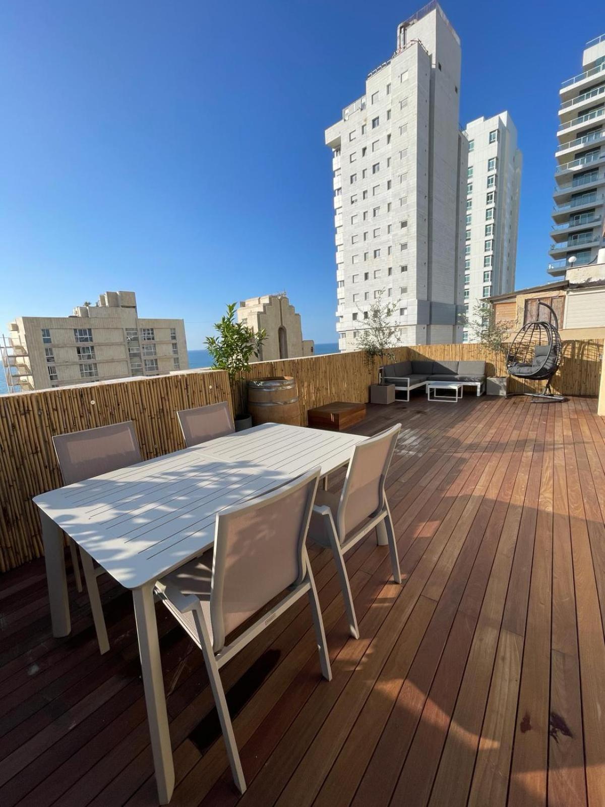 Roof Top 3 Floors Нетания Екстериор снимка