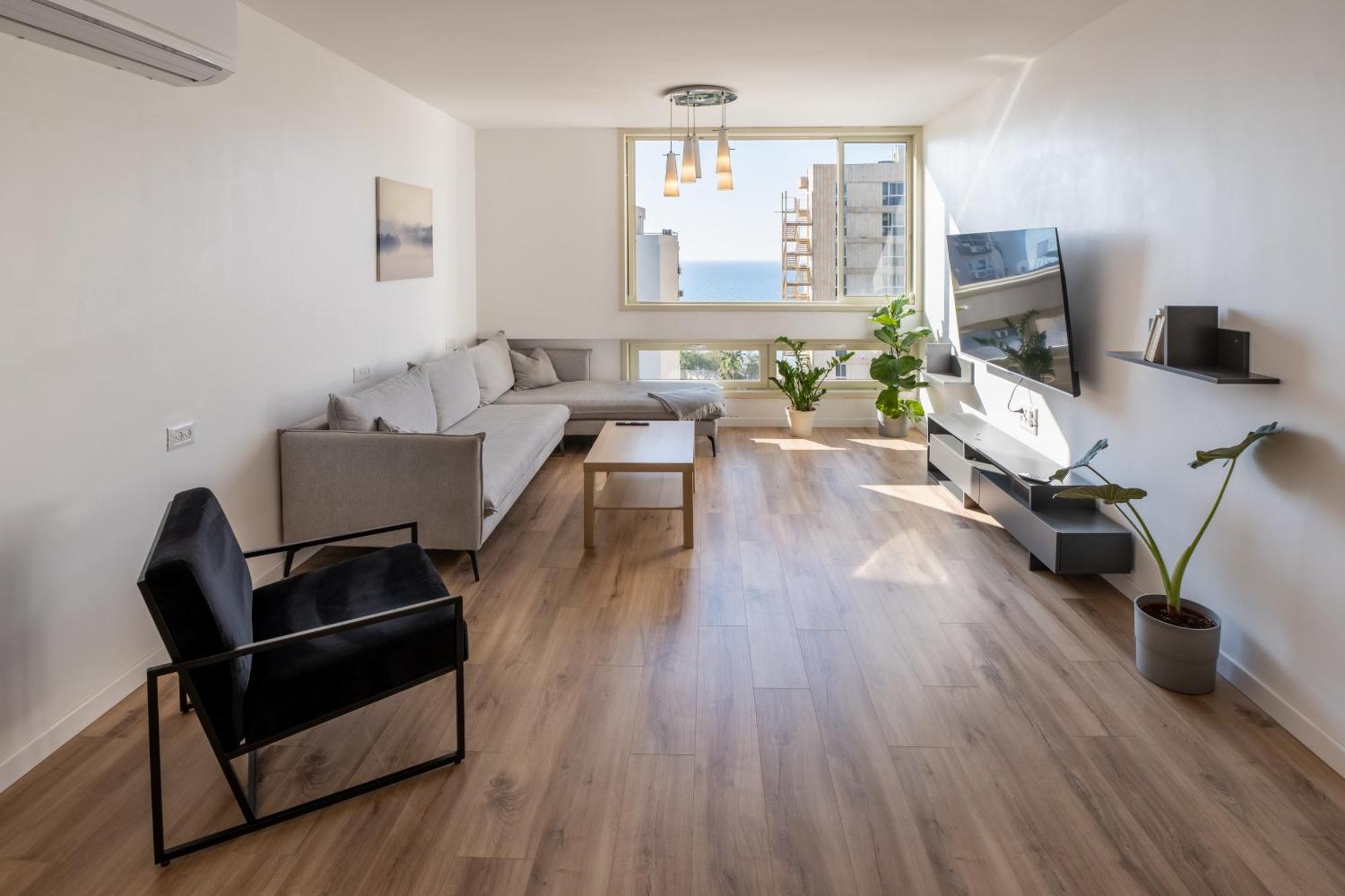 Roof Top 3 Floors Нетания Екстериор снимка
