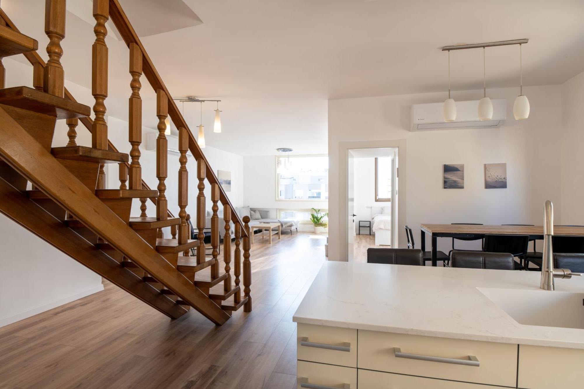 Roof Top 3 Floors Нетания Екстериор снимка