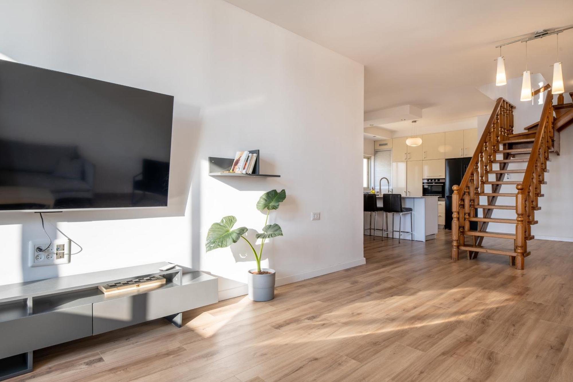 Roof Top 3 Floors Нетания Екстериор снимка