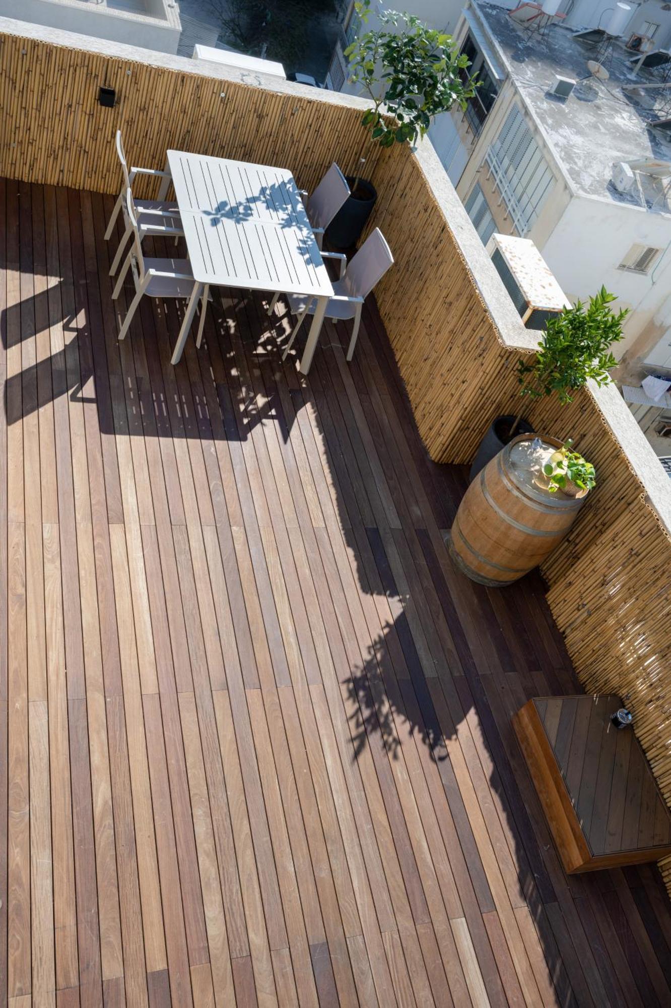 Roof Top 3 Floors Нетания Екстериор снимка