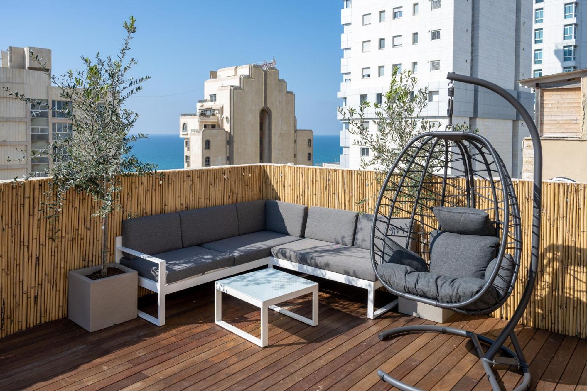 Roof Top 3 Floors Нетания Екстериор снимка