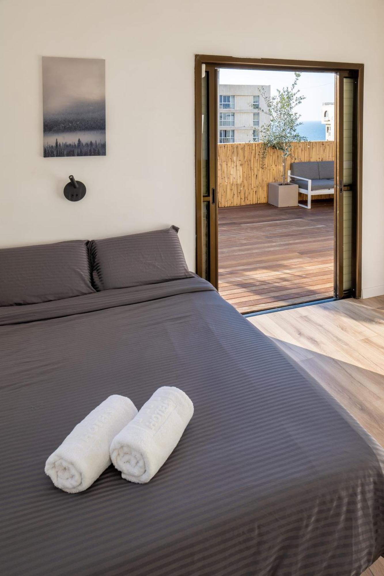 Roof Top 3 Floors Нетания Екстериор снимка