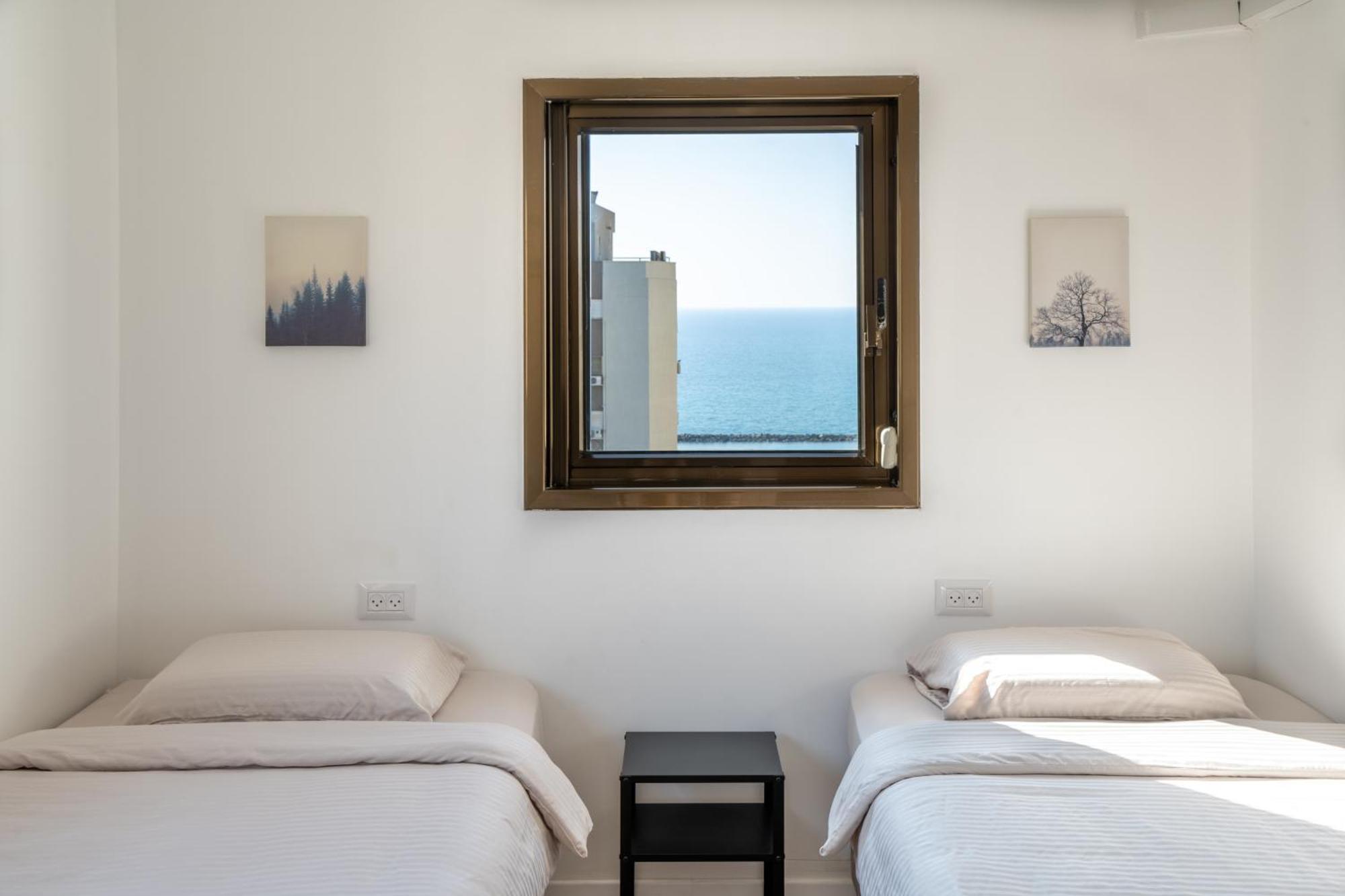 Roof Top 3 Floors Нетания Екстериор снимка