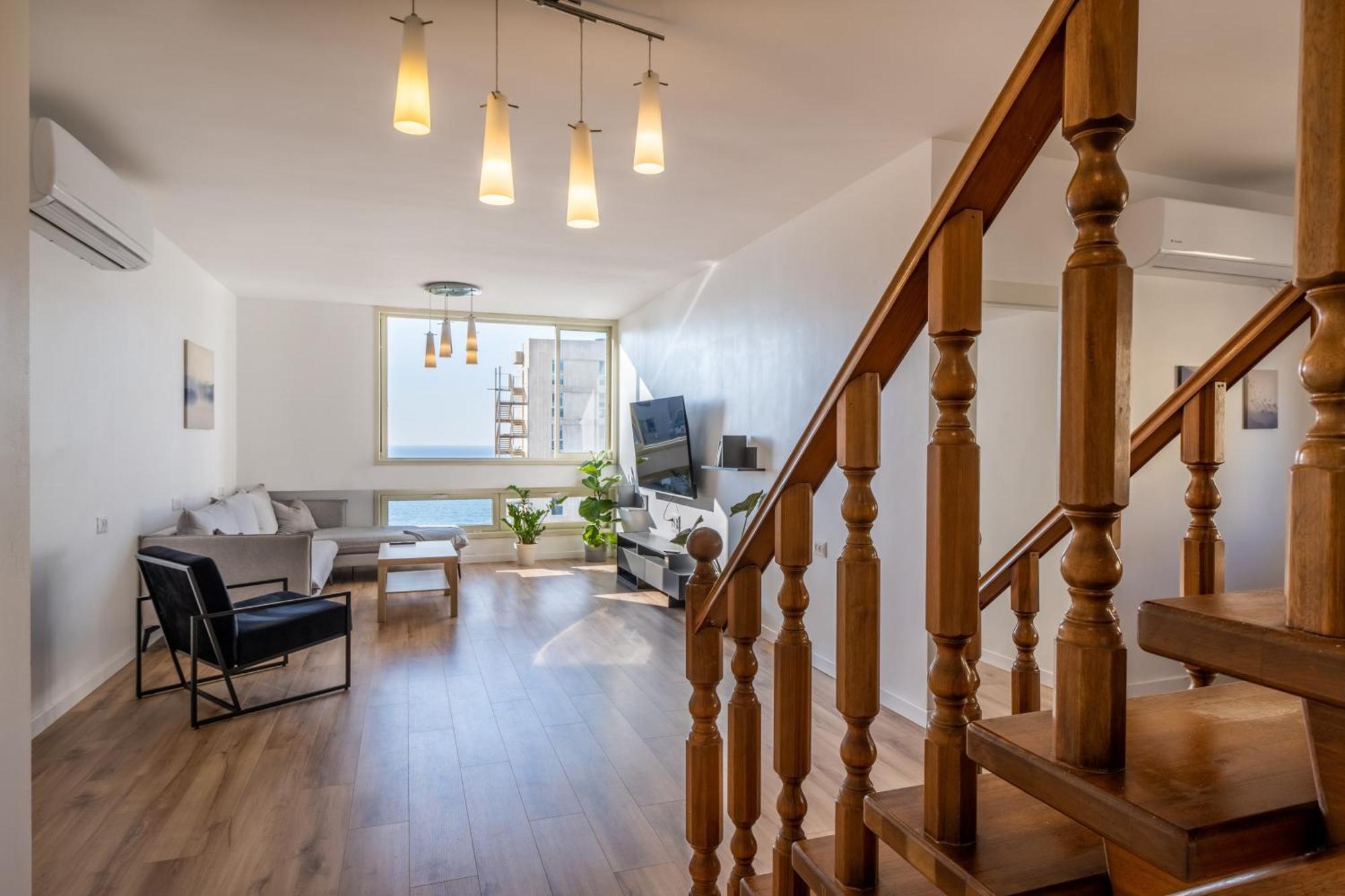 Roof Top 3 Floors Нетания Екстериор снимка