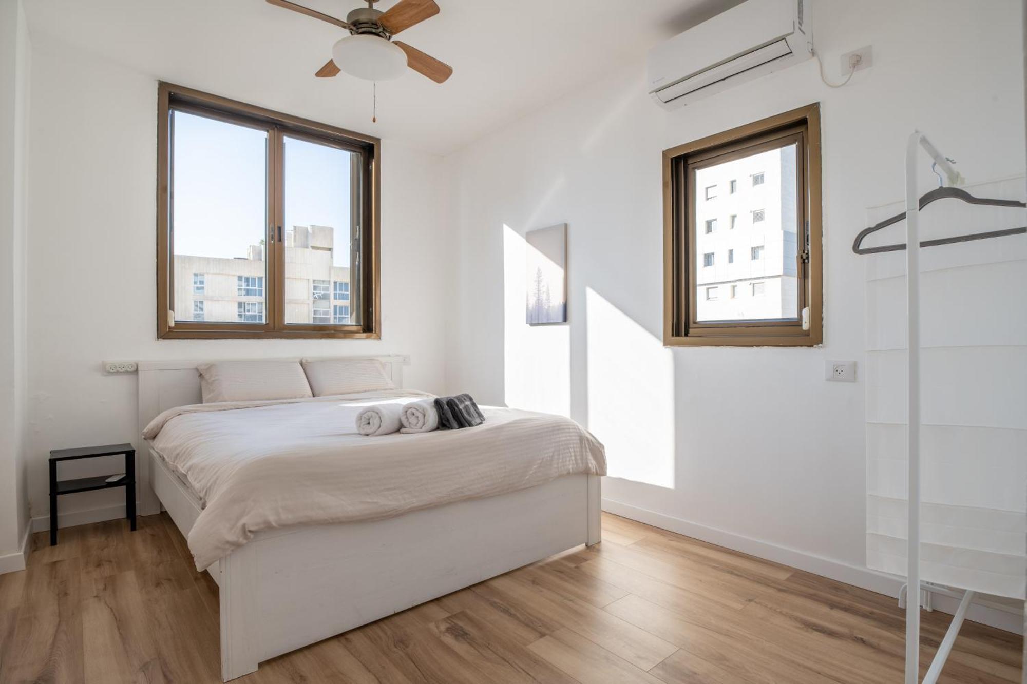Roof Top 3 Floors Нетания Екстериор снимка