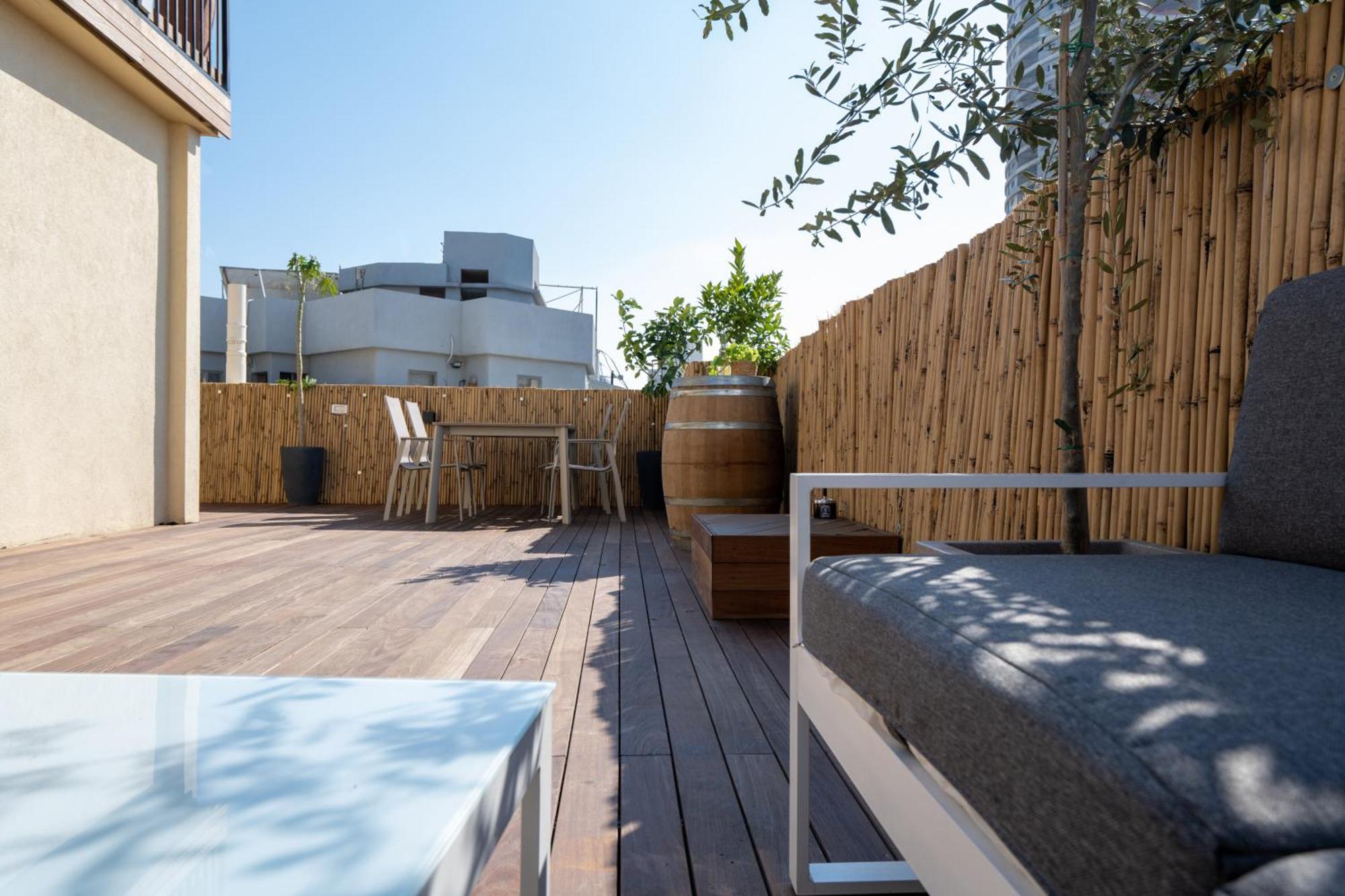 Roof Top 3 Floors Нетания Екстериор снимка