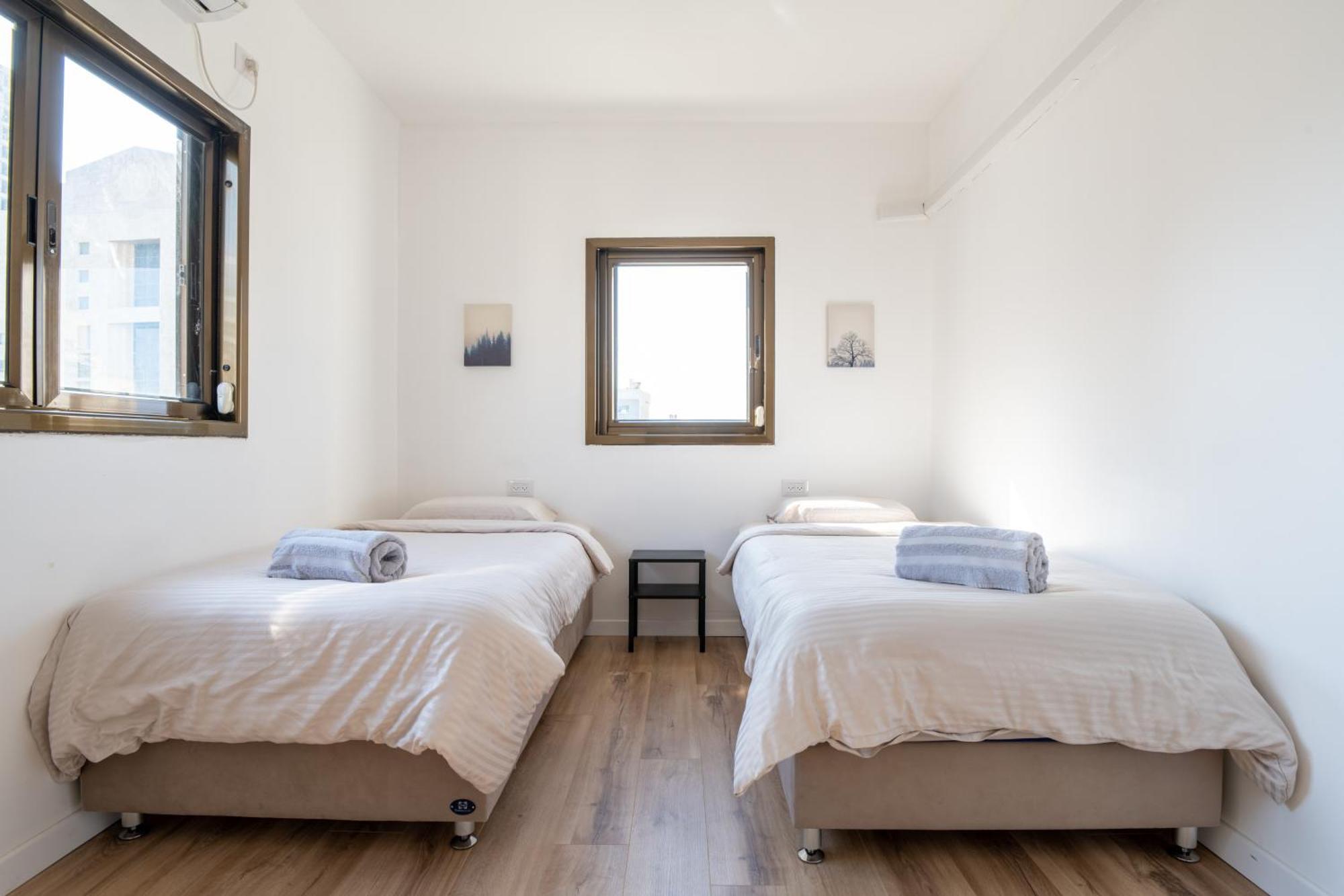 Roof Top 3 Floors Нетания Екстериор снимка