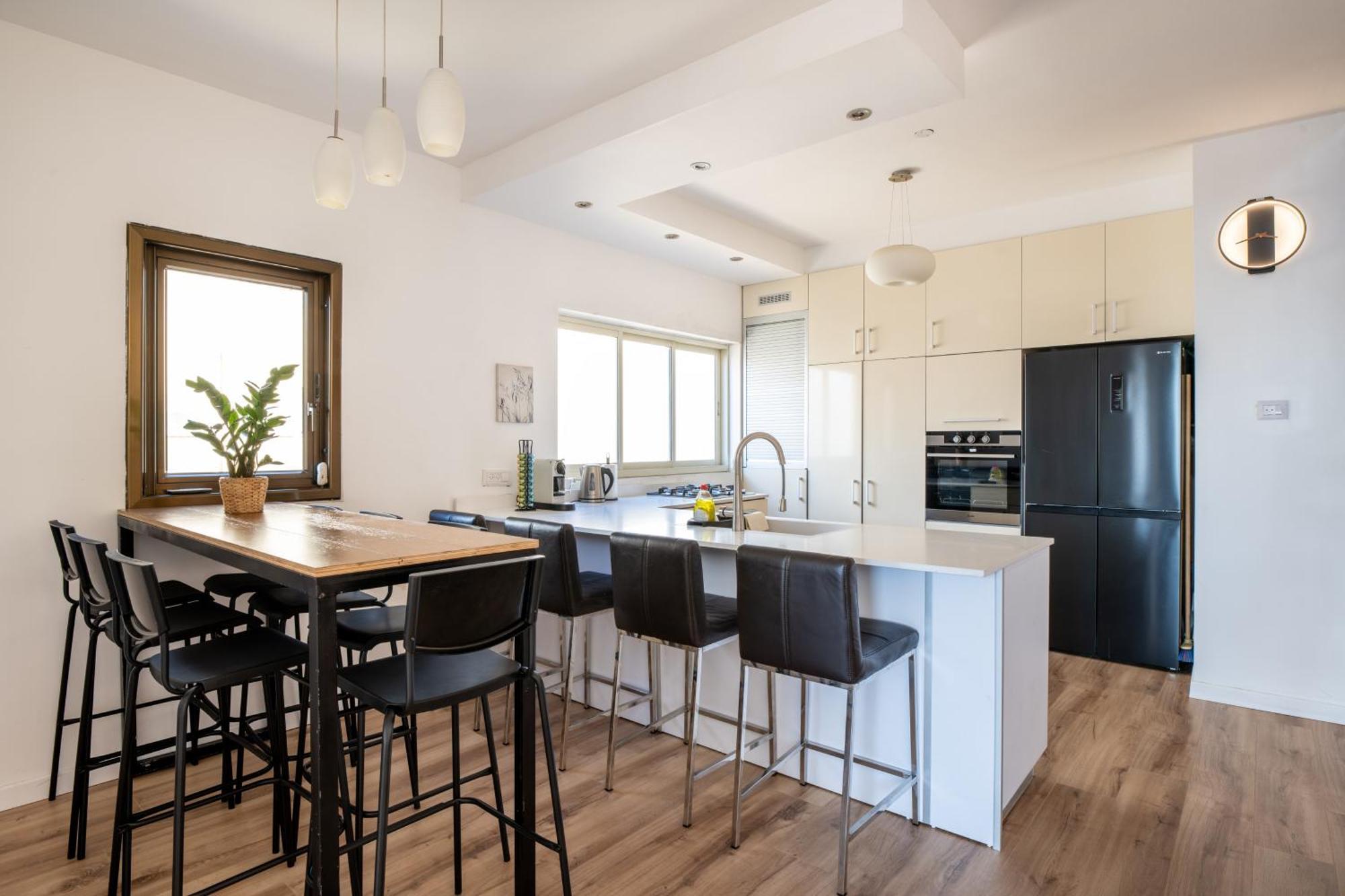 Roof Top 3 Floors Нетания Екстериор снимка