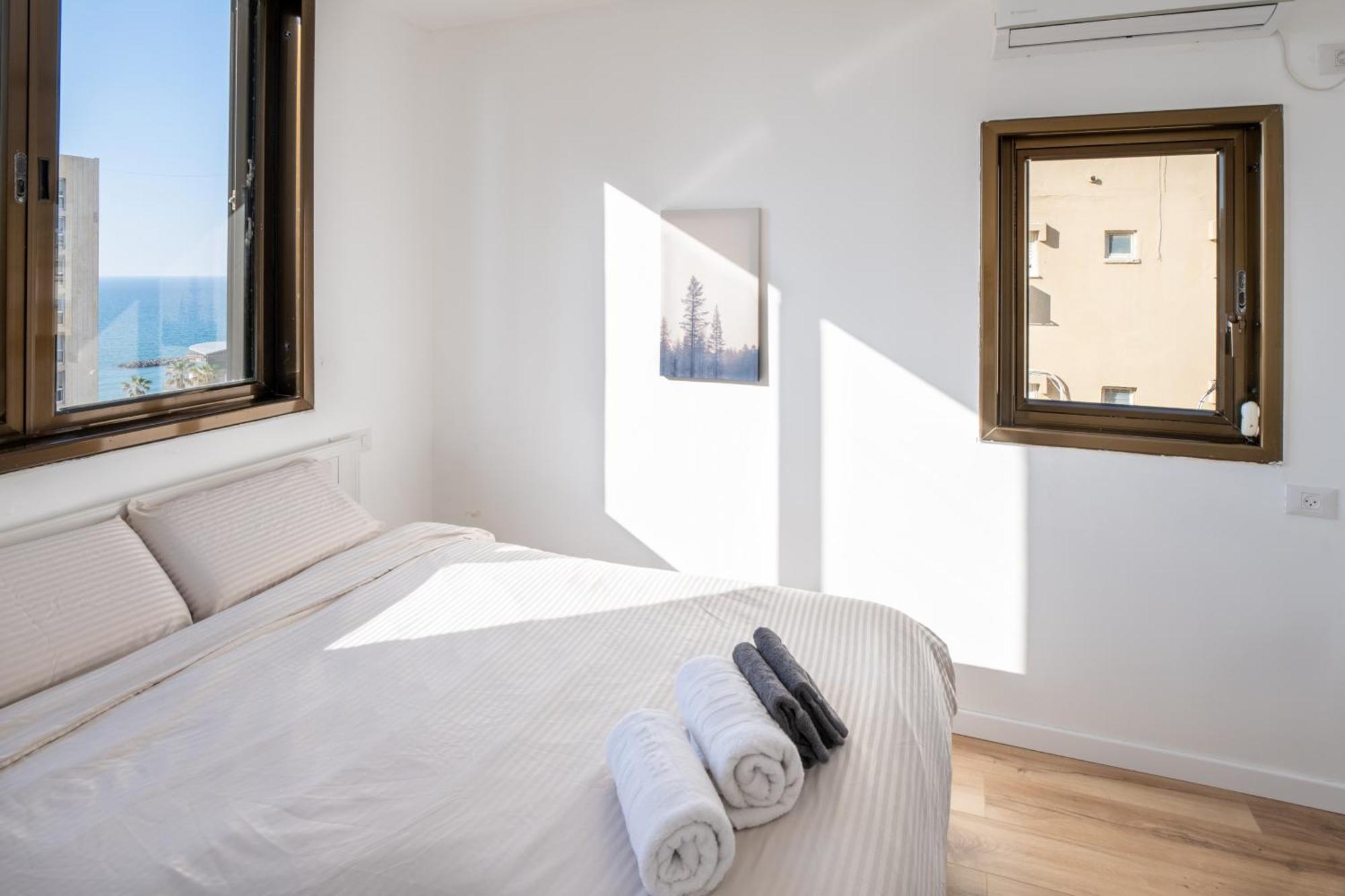 Roof Top 3 Floors Нетания Екстериор снимка